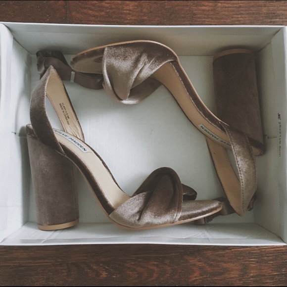 Steve Madden Clary-V heels - Picture 1 of 2